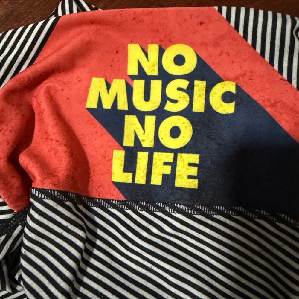 Niyama Sol Music is Life leggings funky sz M flattering yoga activewear
